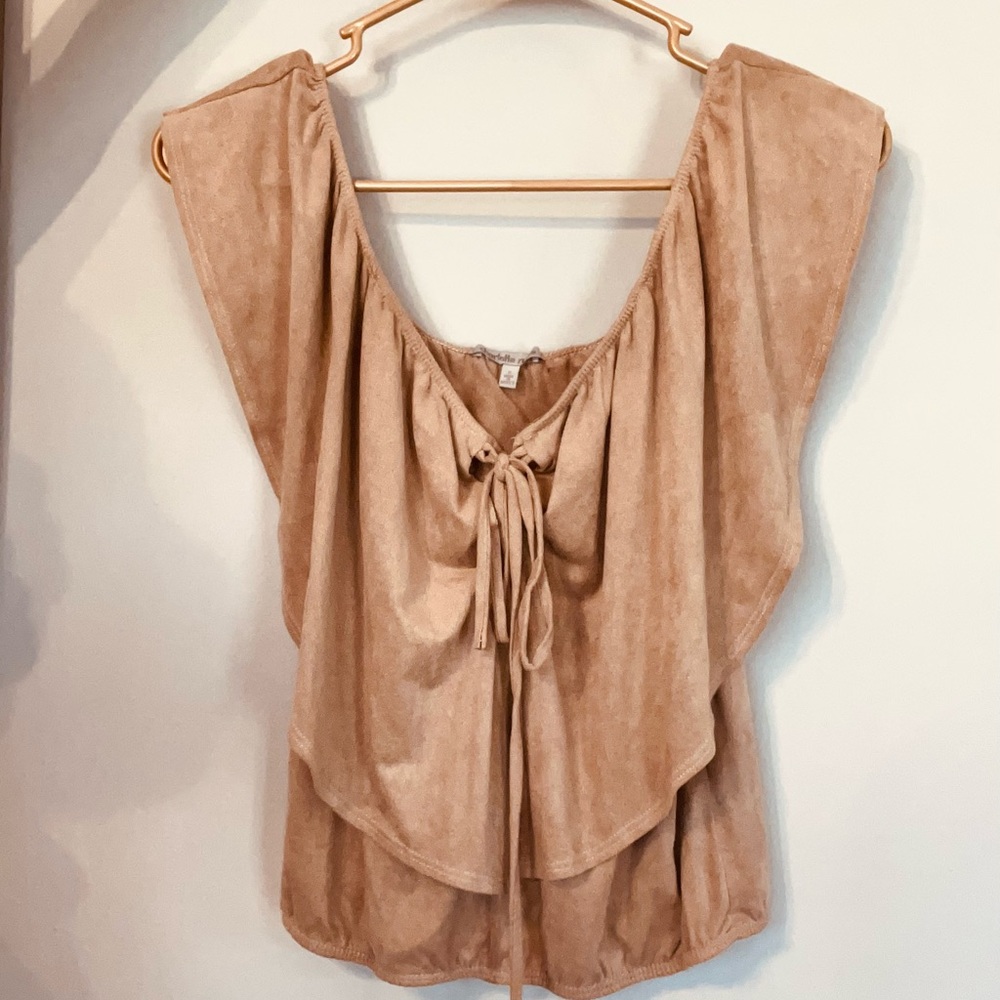 Small, tan, over-the-shoulder top!